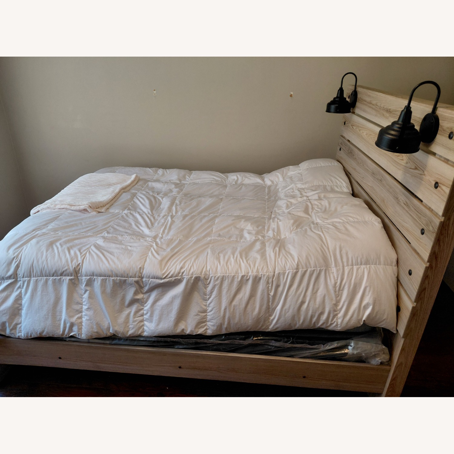 Ashley Furniture Modern Light Oak Queen Bed - image-5