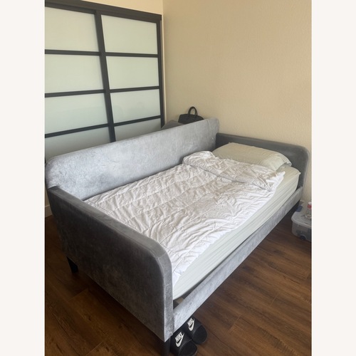 Used Mercury Row Light Gray Daybed for sale on AptDeco