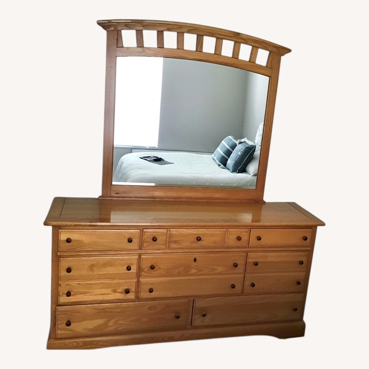 Vaughan Bassett Dresser - image-0