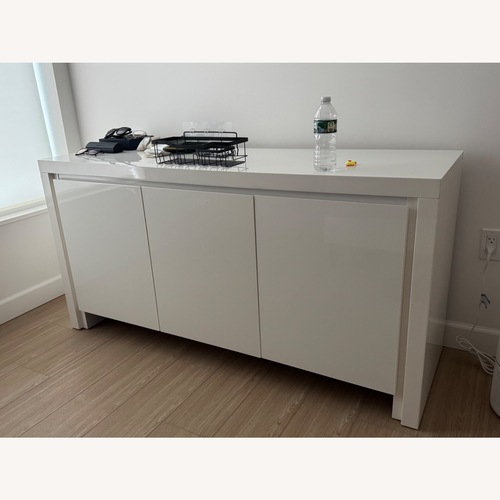 Used Italian Modern White Lacquer Sideboard / Credenza for sale on AptDeco