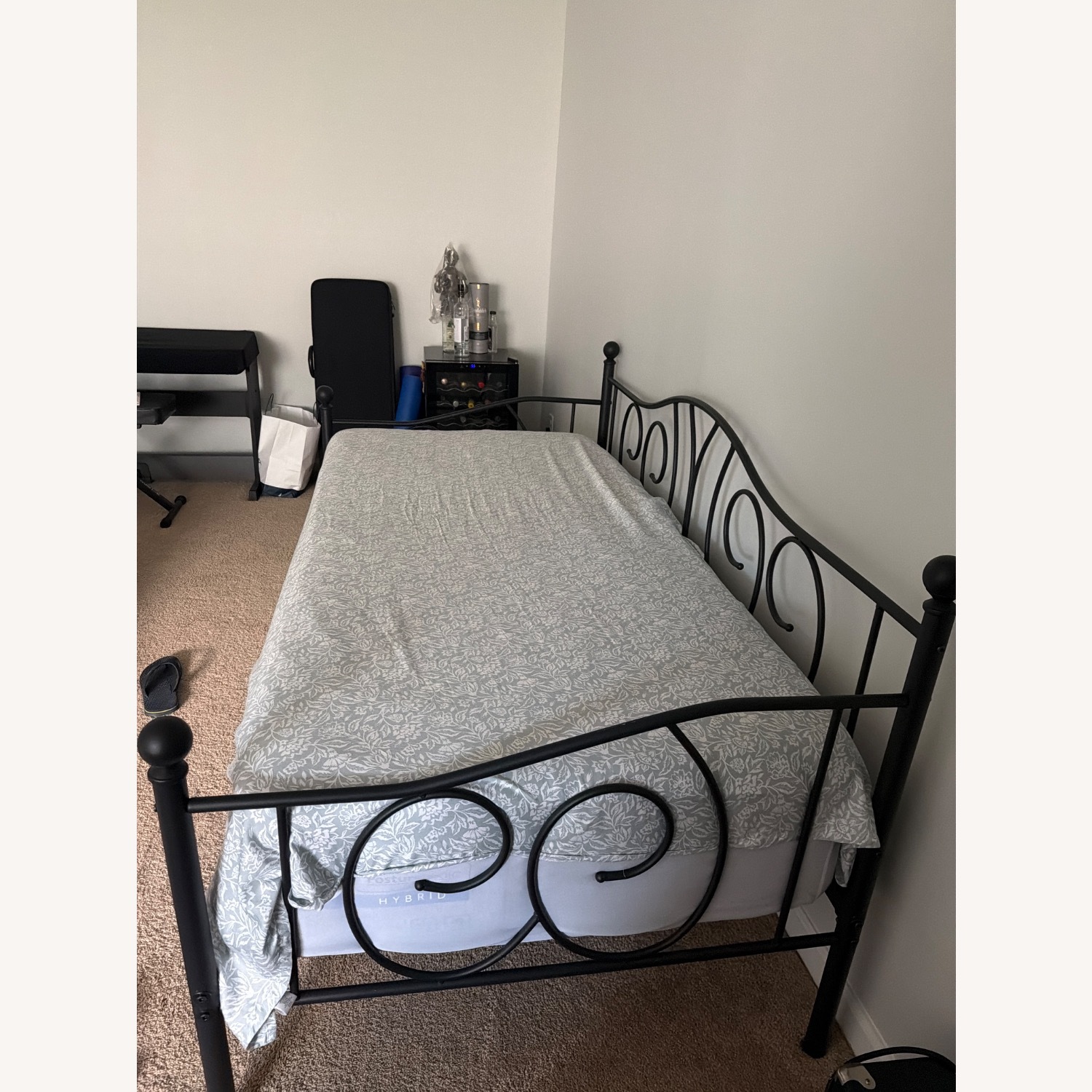Black Daybed - image-2