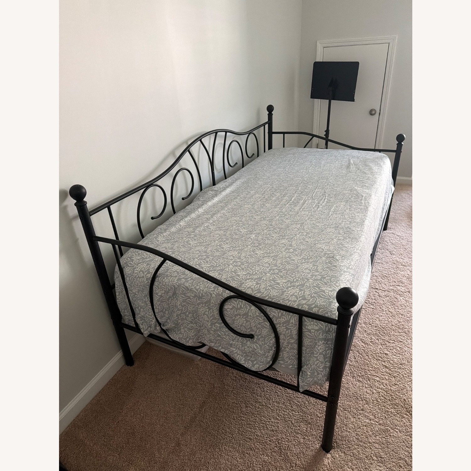 Black Daybed - image-3