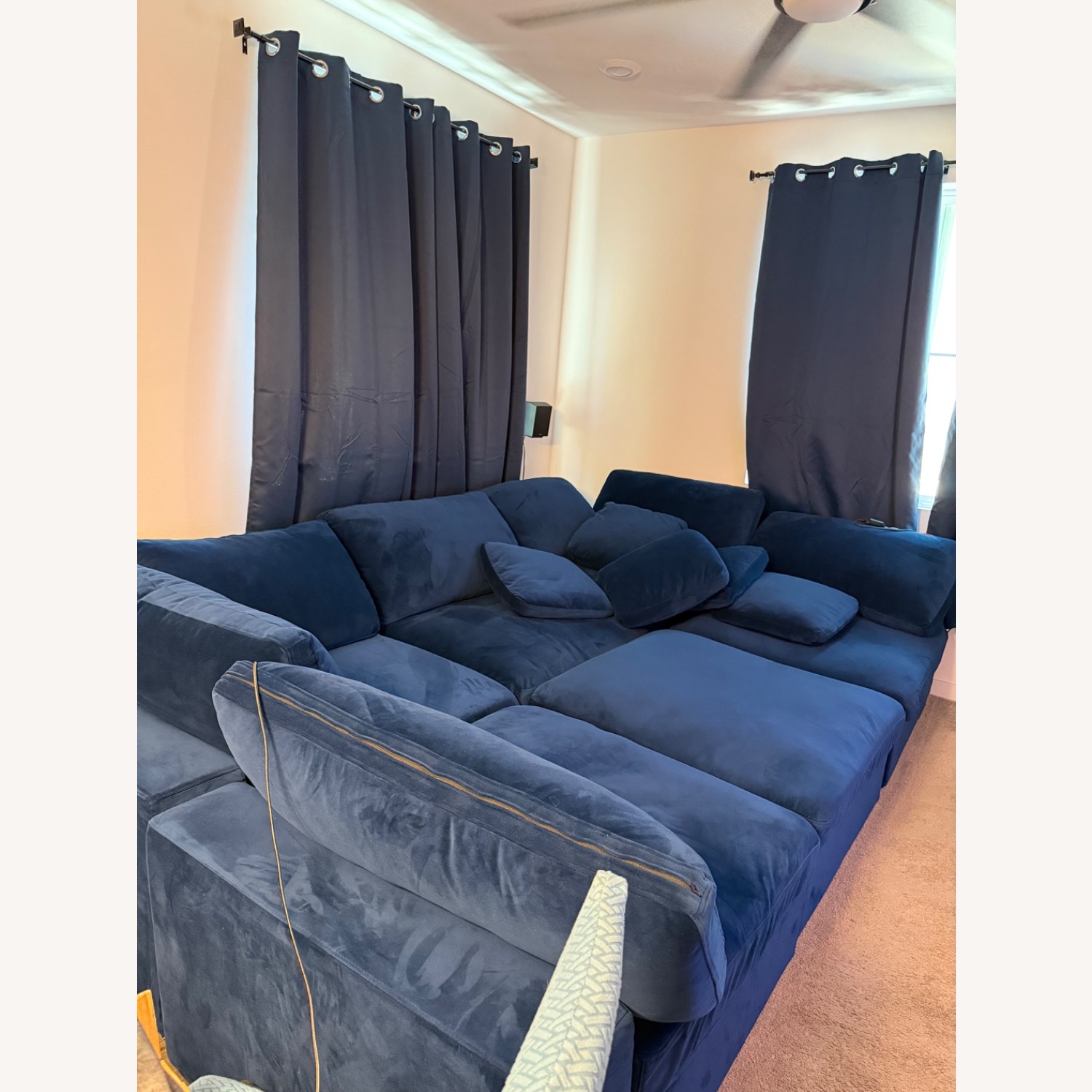 Seventh Avenue Blue Velvet 6 Piece Sectional Pit - image-2