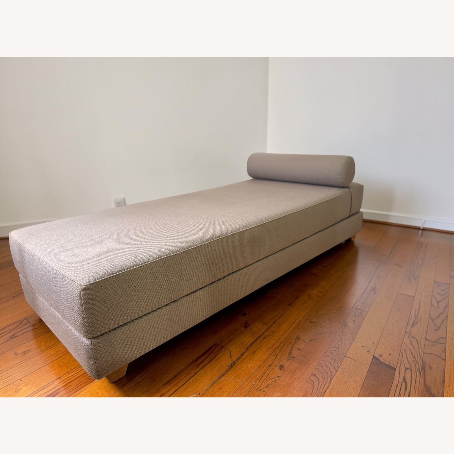CB2 Lubi Daybed - image-5