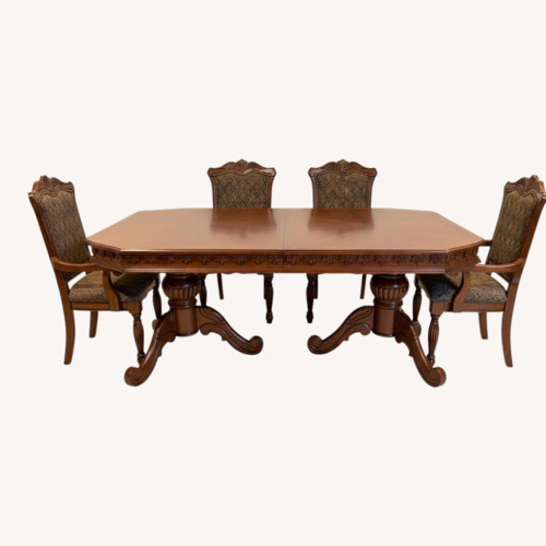 Used Expandable Elegant Dining Table with 6 Chairs for sale on AptDeco