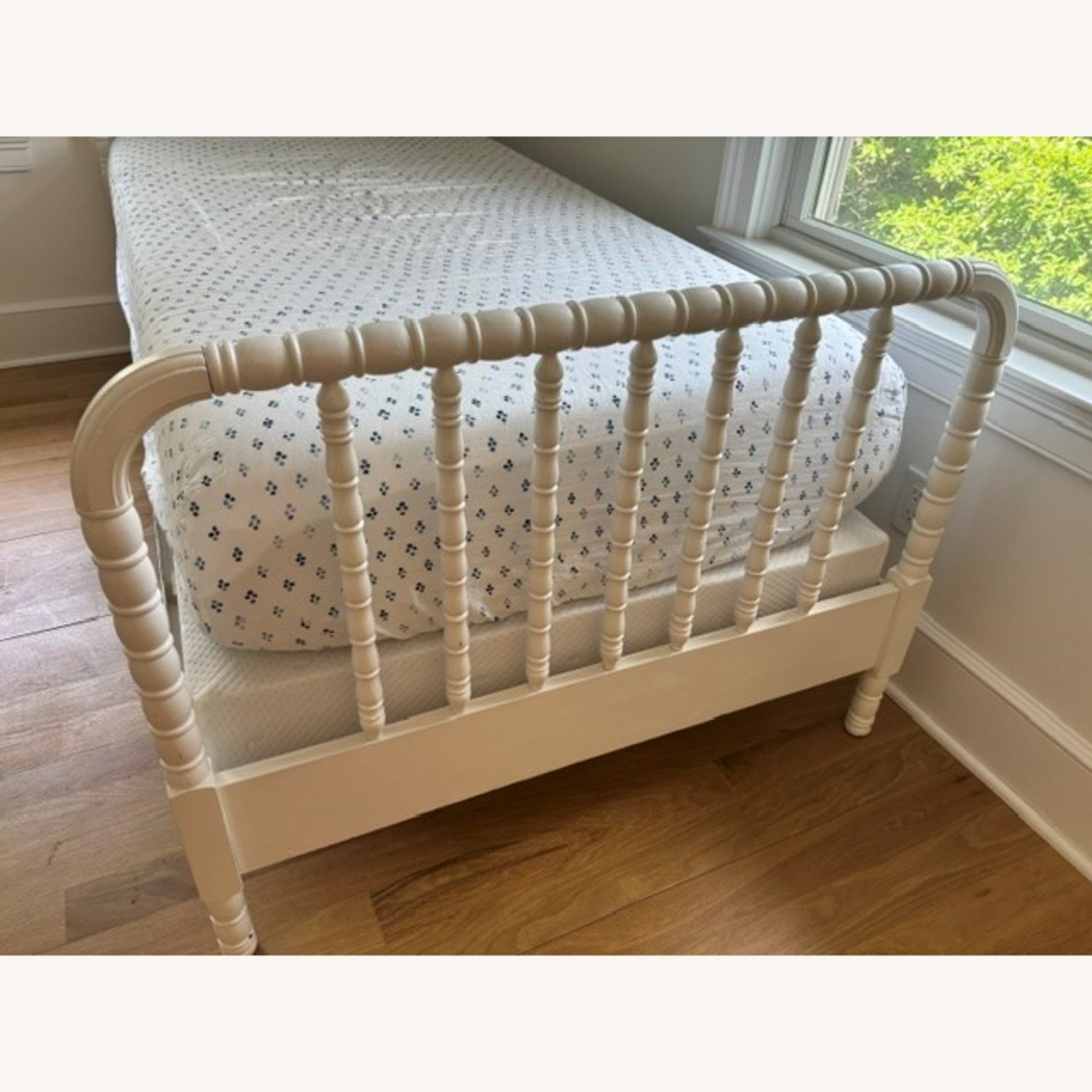 Antique Restored Jinny Lind White Wood Twin Beds - image-4