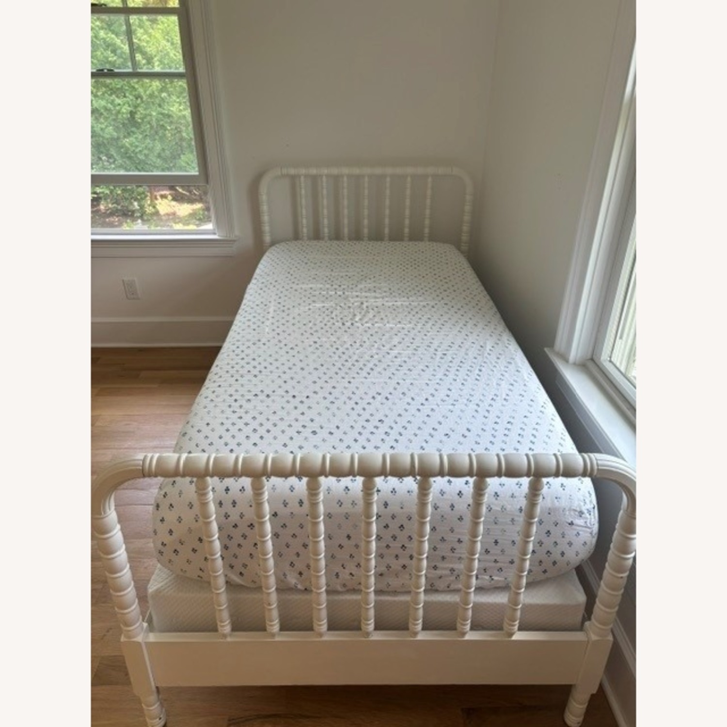 Antique Restored Jinny Lind White Wood Twin Beds - image-3