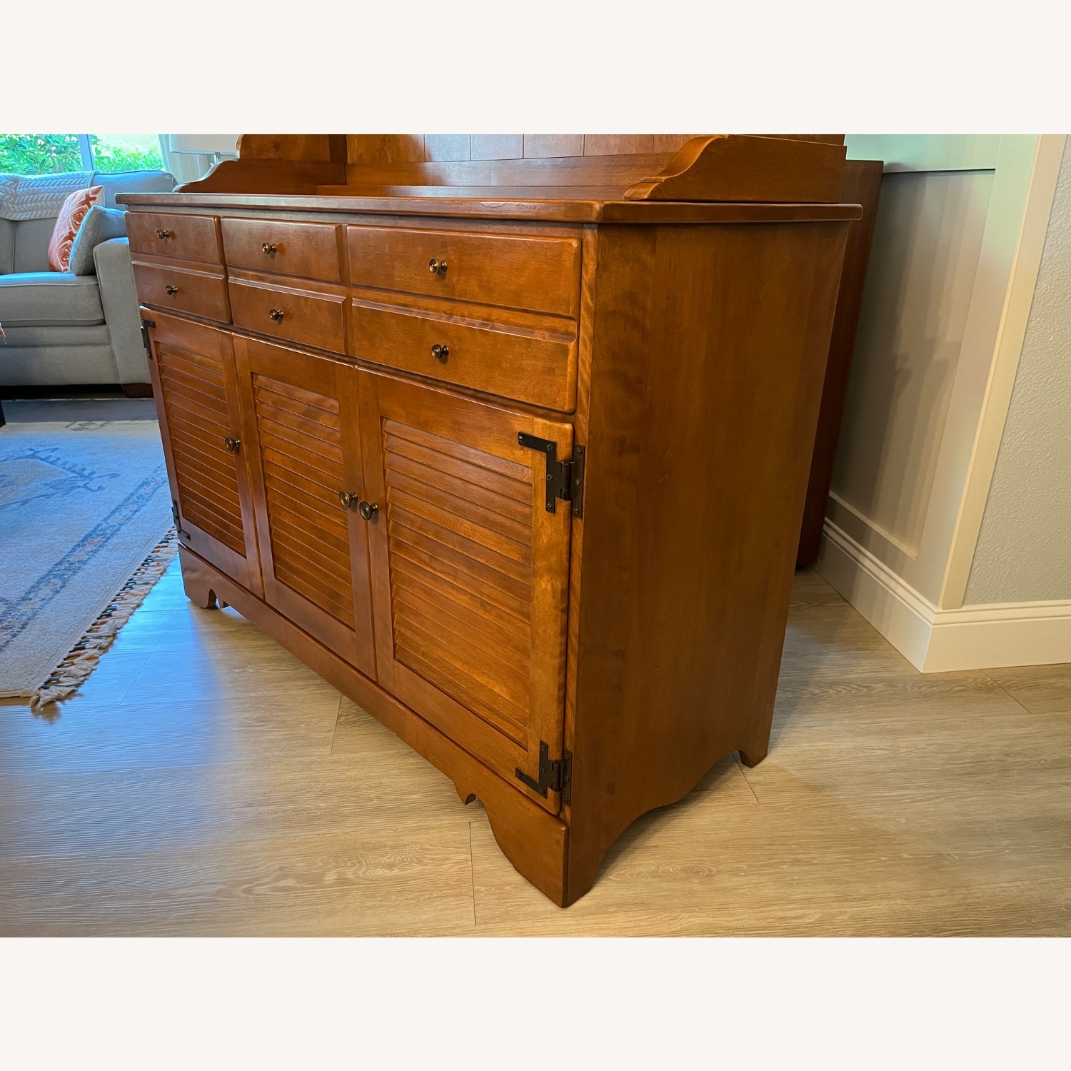Ethan Allen Early American Hutch in Nutmeg Maple - image-10