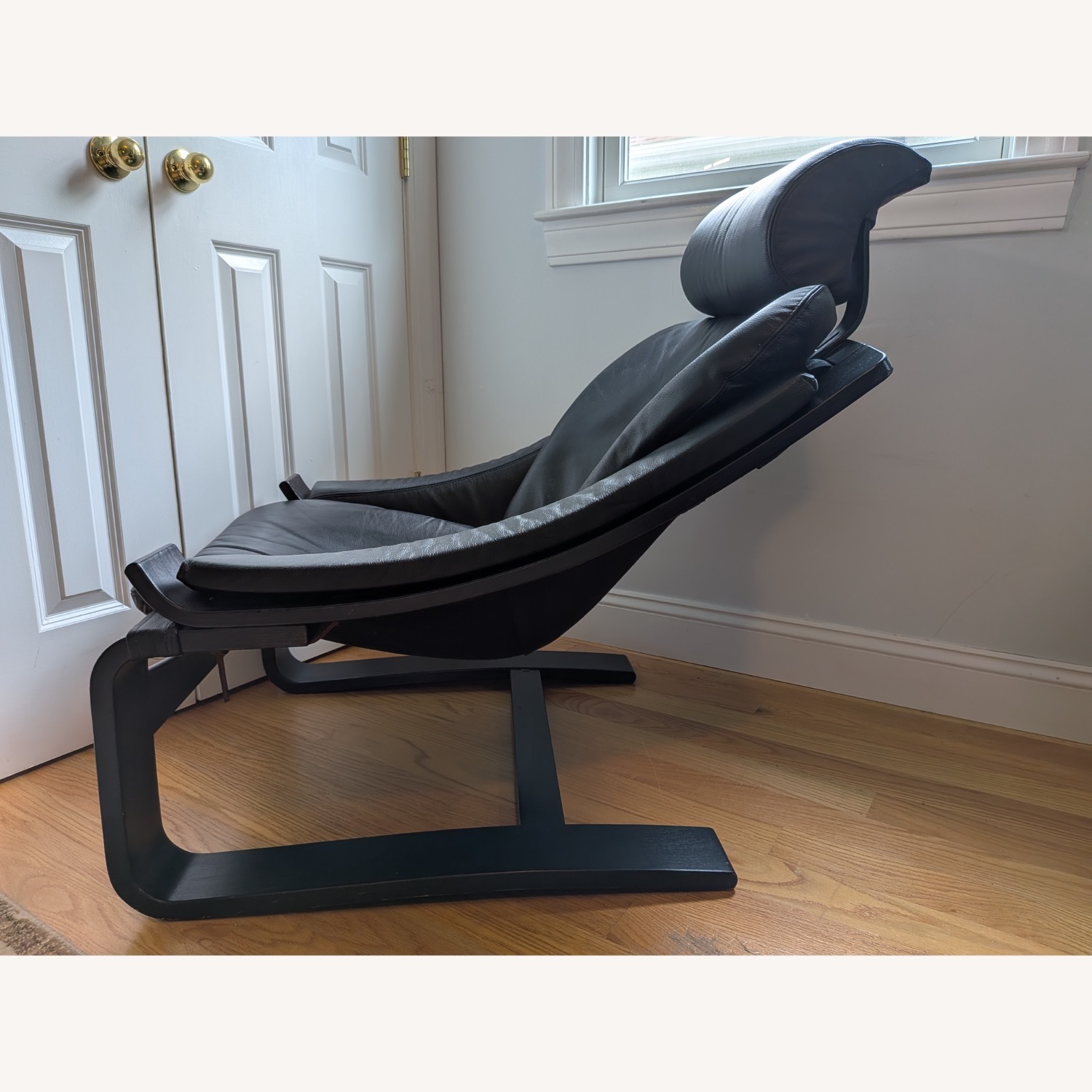 Vintage/Antique Black Leather Accent Chair - image-9