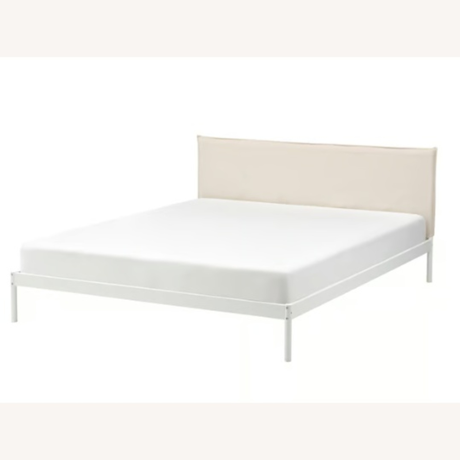 Kleppstad White Queen Bed - image-4