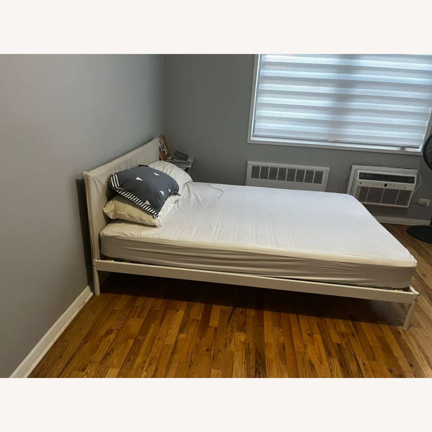 Kleppstad White Queen Bed - image-2