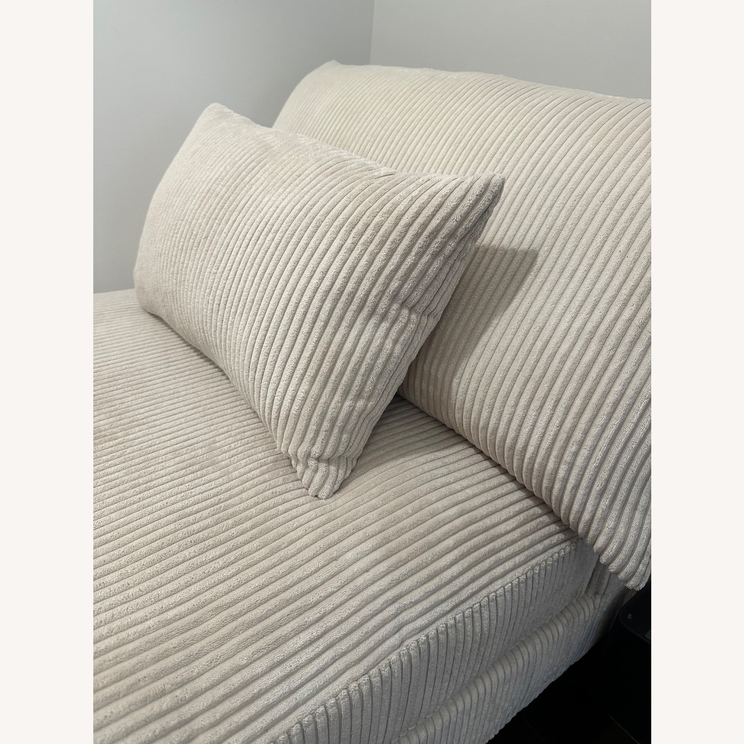 Wade Logan White Chaise Lounge - image-7