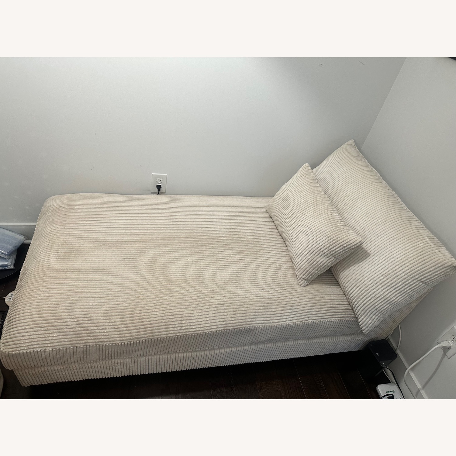 Wade Logan White Chaise Lounge - image-5