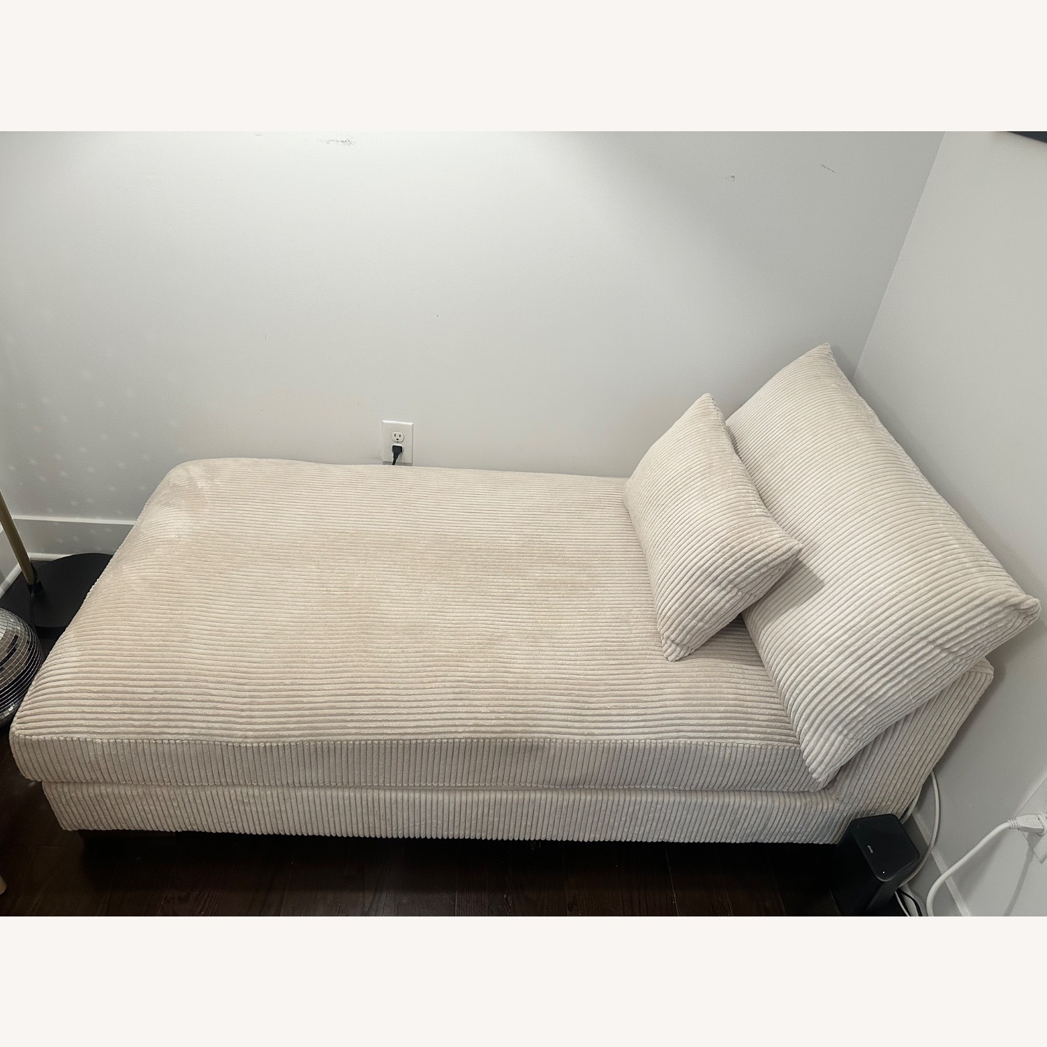 Wade Logan White Chaise Lounge - image-8