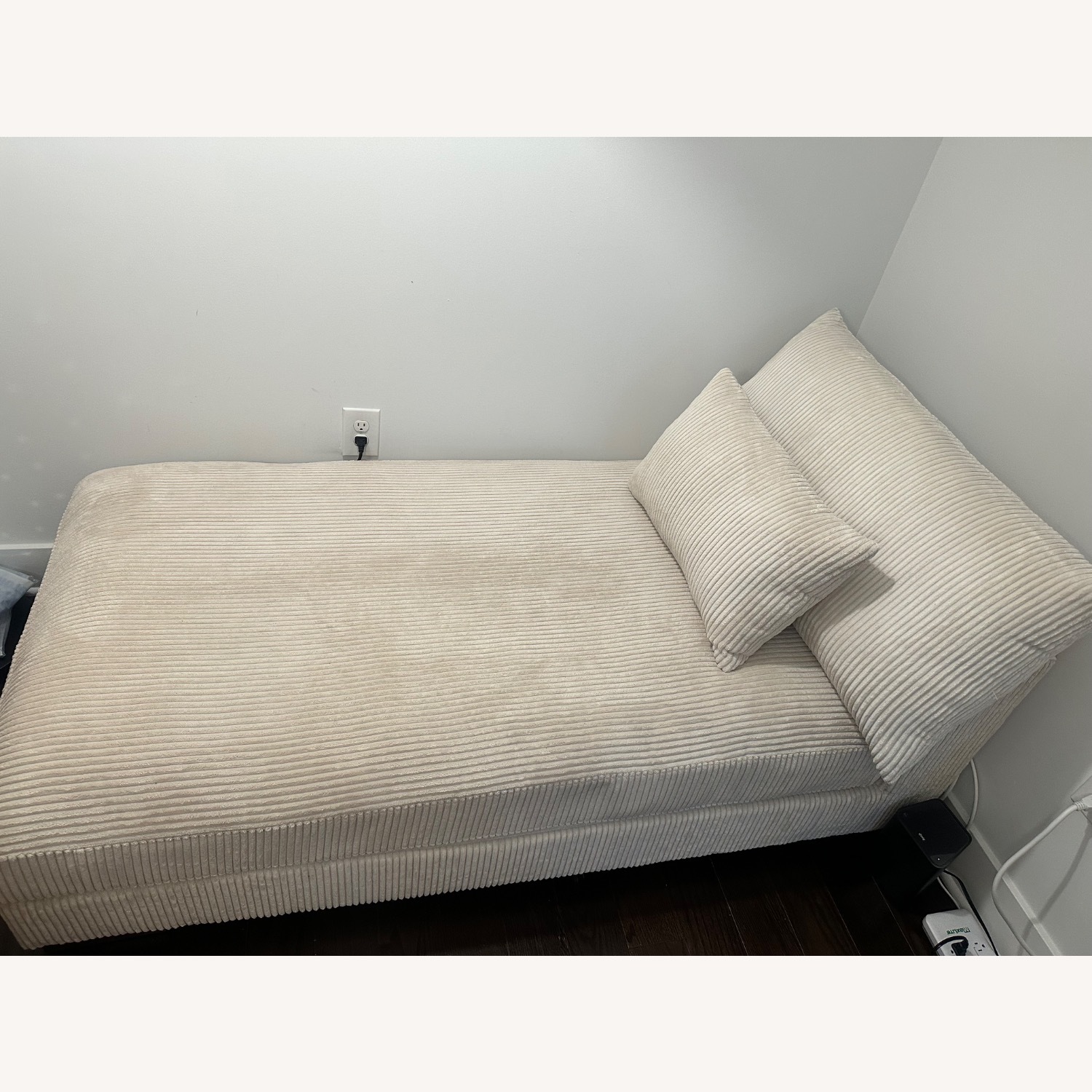 Wade Logan White Chaise Lounge - image-6