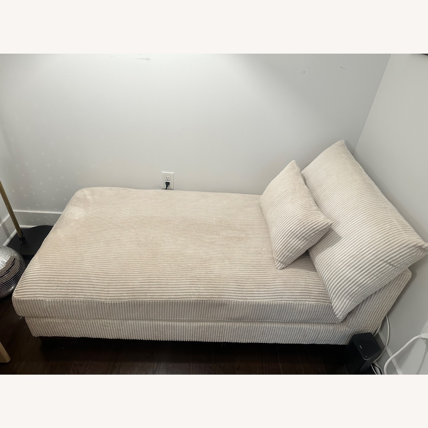 Wade Logan White Chaise Lounge - image-3