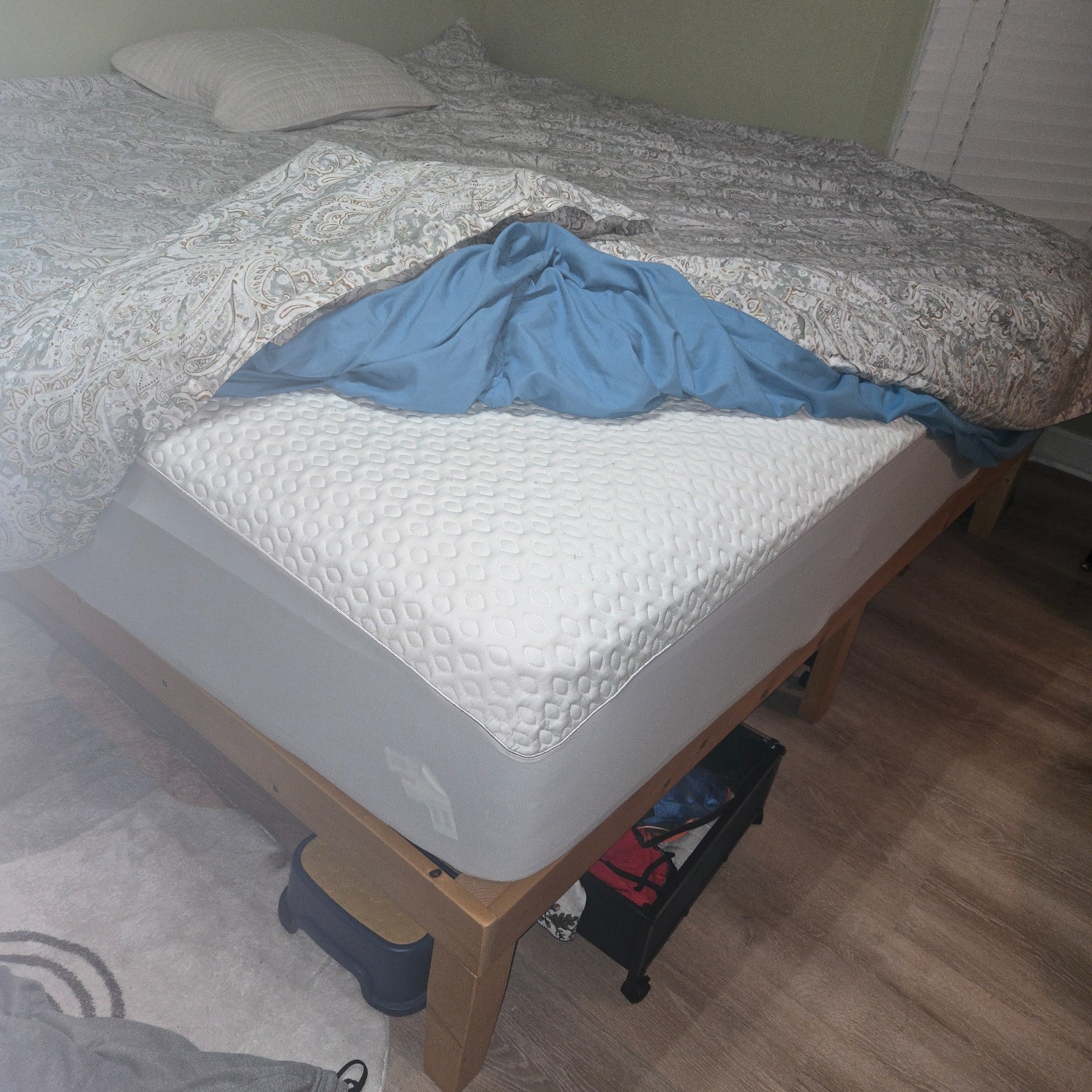 Contemporary King Bed - image-4