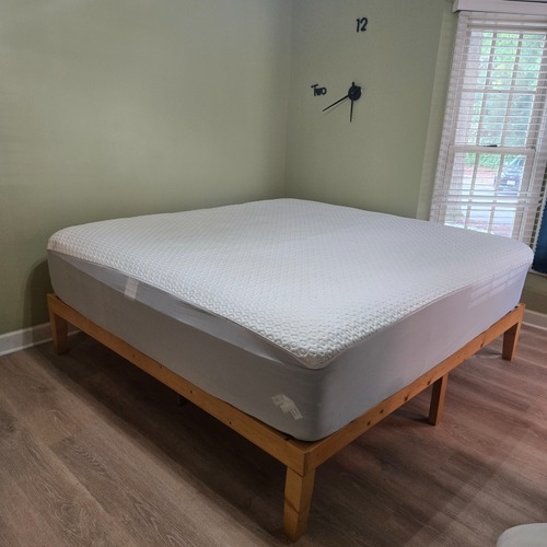 Used Contemporary King Bed for sale on AptDeco