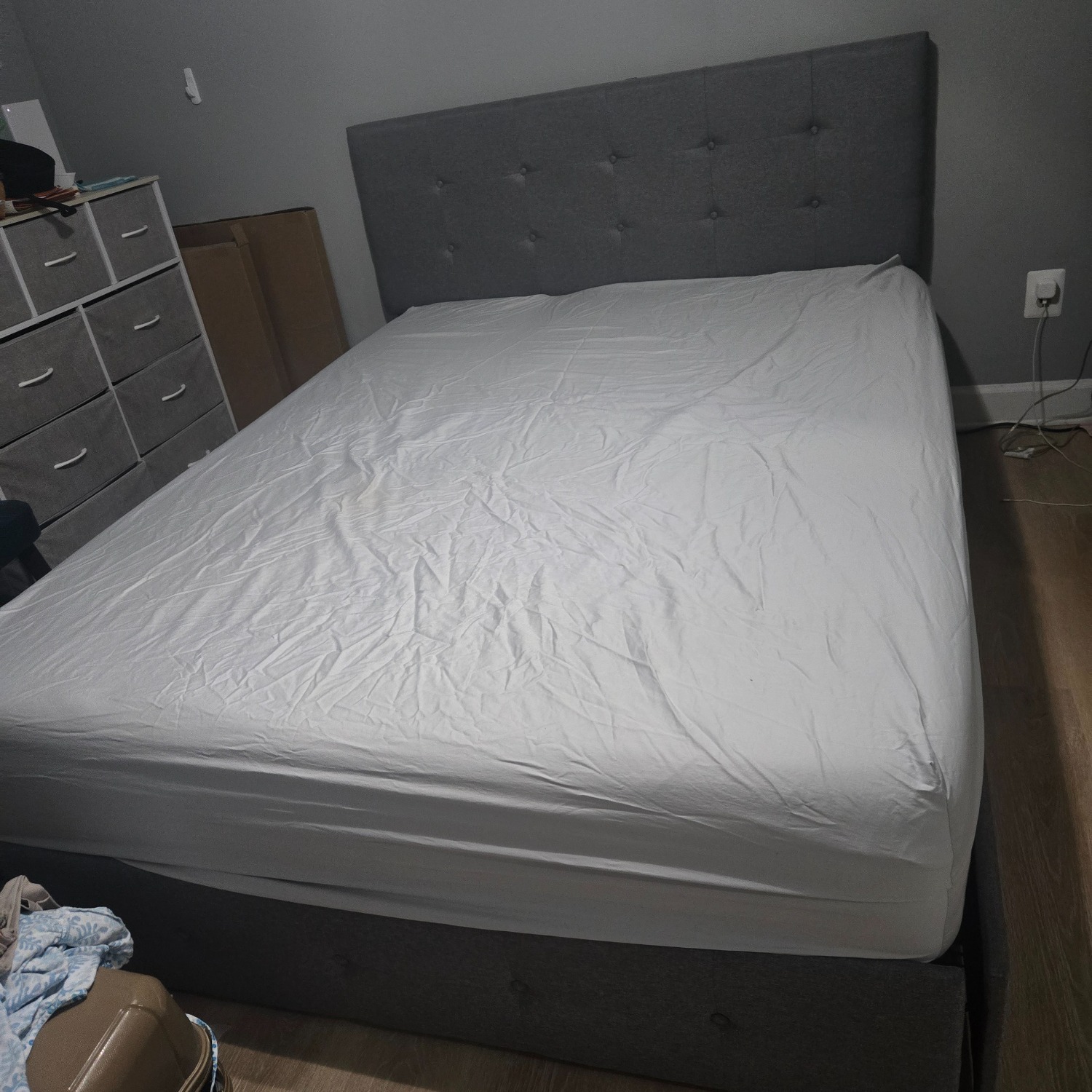 Modern Queen Bed - image-4