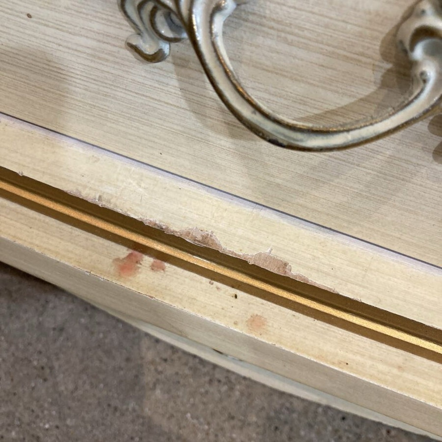 Italianate 70s Vintage 5-Drawer Dresser - image-10