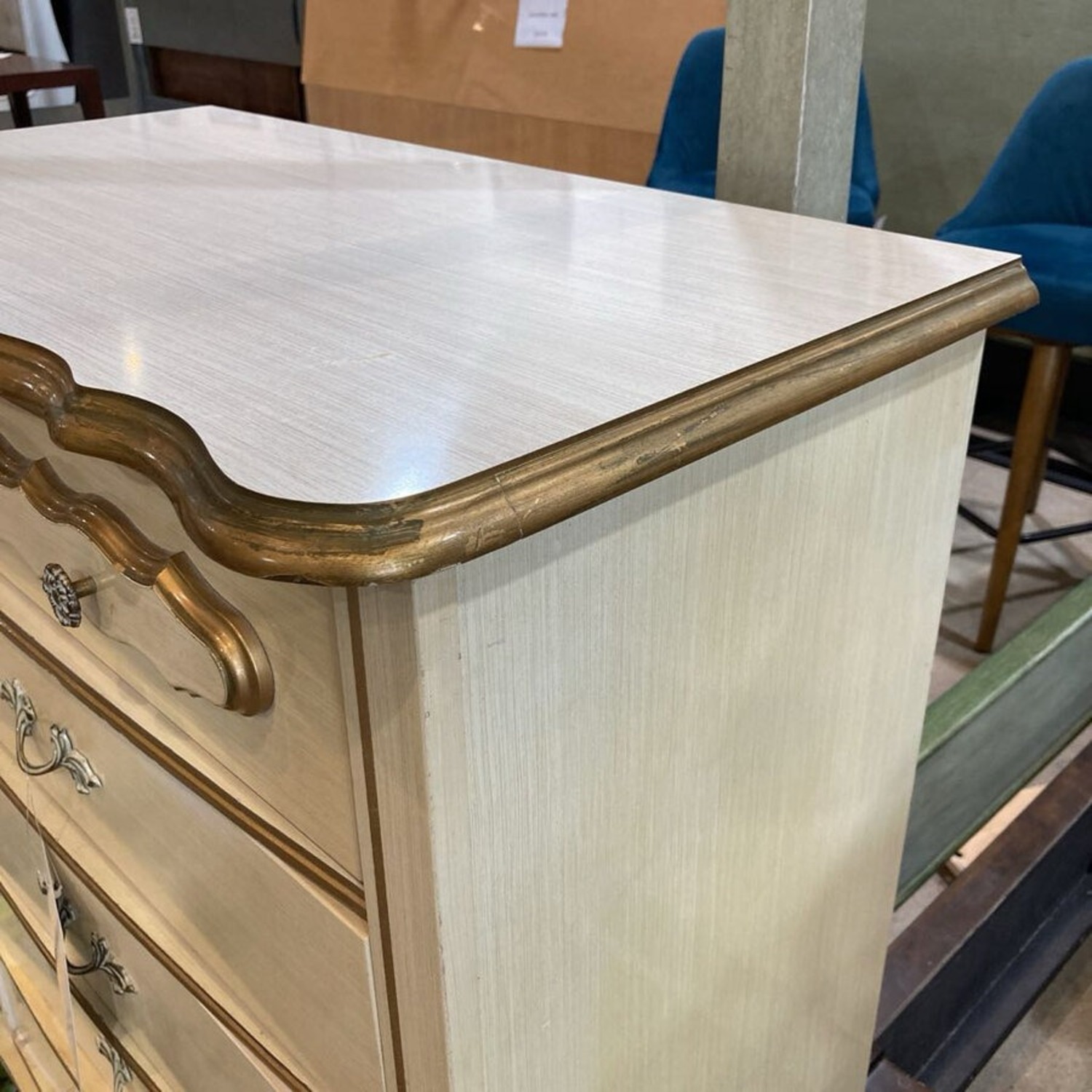 Italianate 70s Vintage 5-Drawer Dresser - image-4