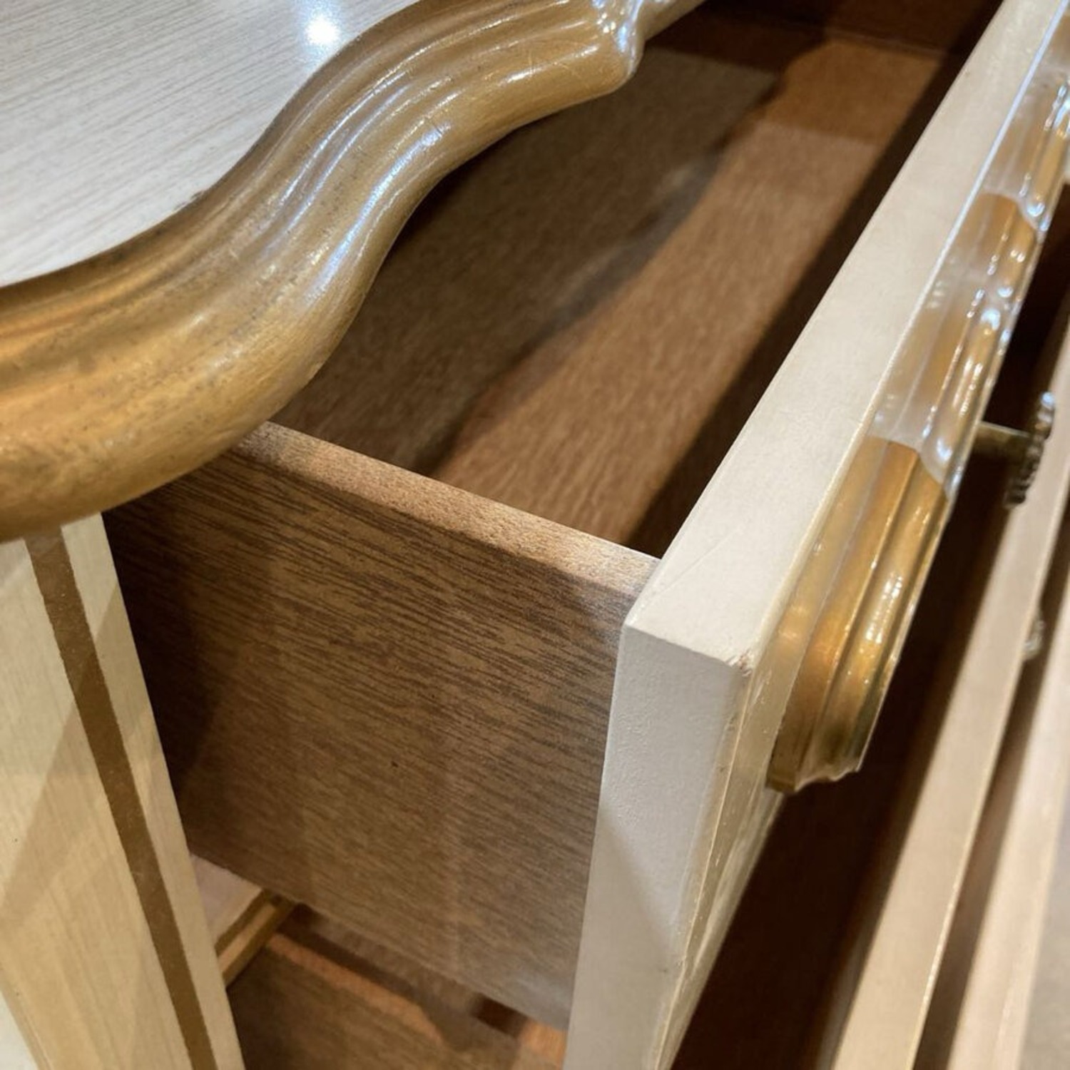 Italianate 70s Vintage 5-Drawer Dresser - image-8