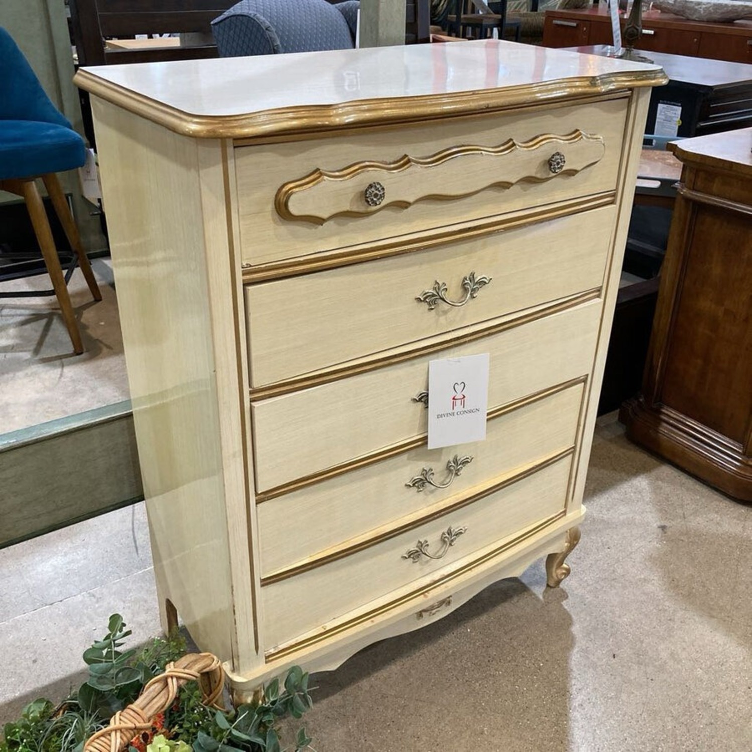 Italianate 70s Vintage 5-Drawer Dresser - image-3