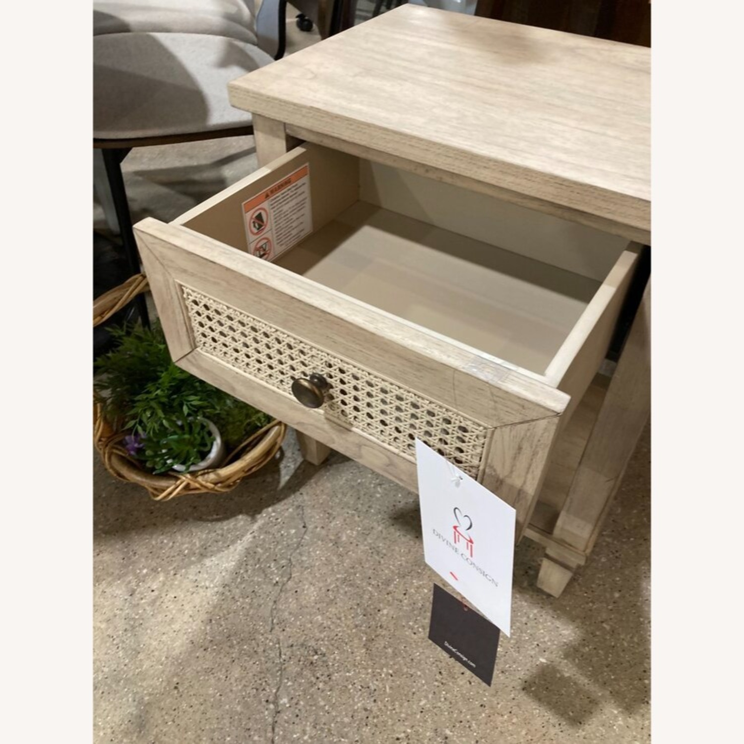Flagstaff 1-Drawer Nightstand - image-4