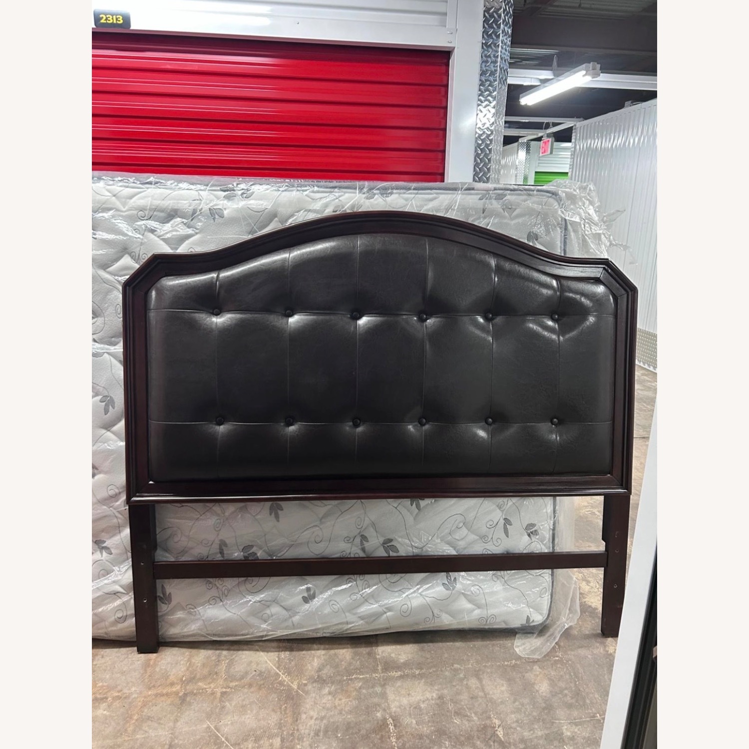 Meriden CT Queen Size Bed - image-2