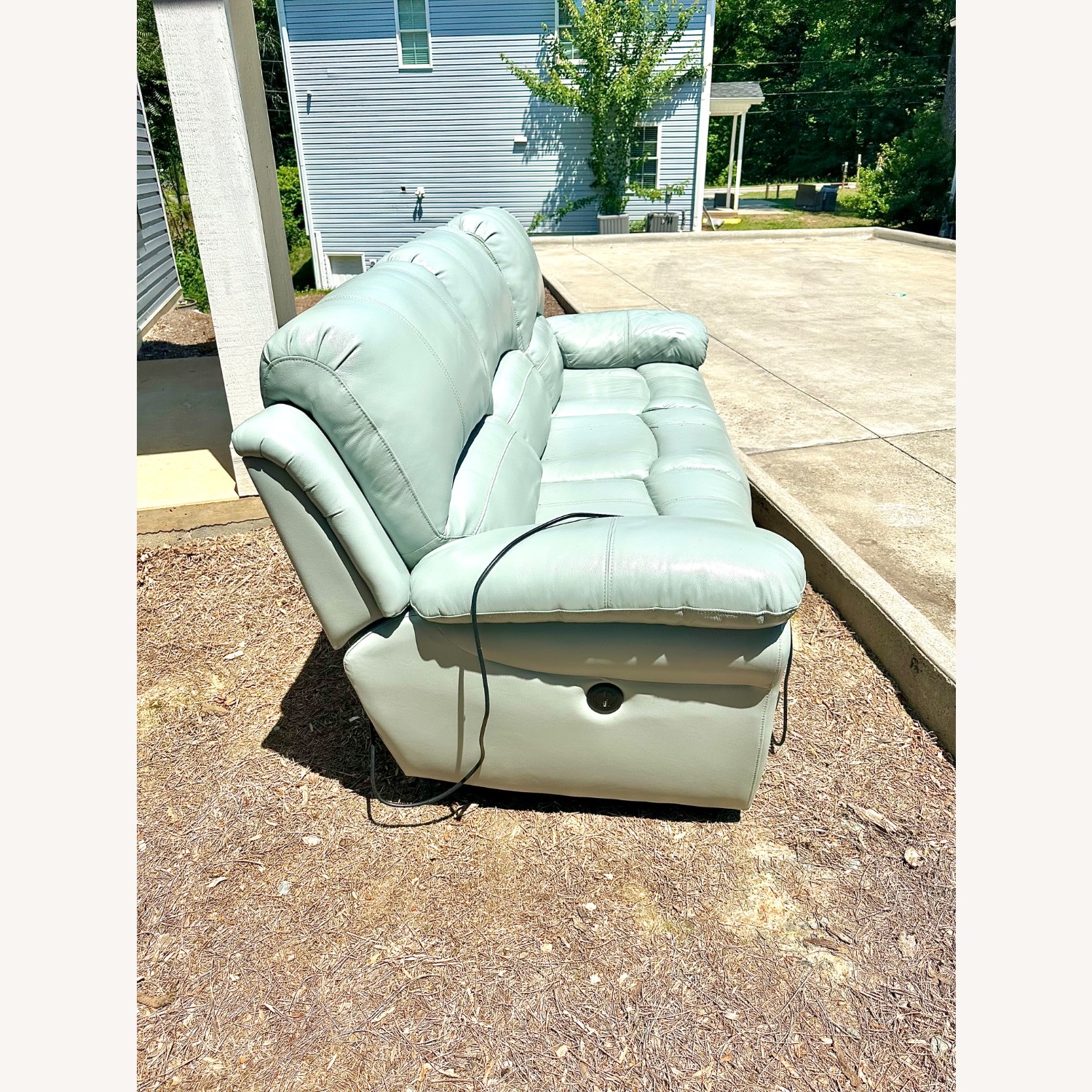 Rooms To Go Vercelli Way Leather 3+ Seater Sofa - image-2