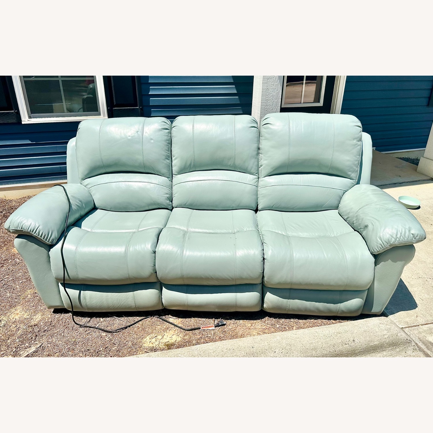 Rooms To Go Vercelli Way Leather 3+ Seater Sofa - image-3