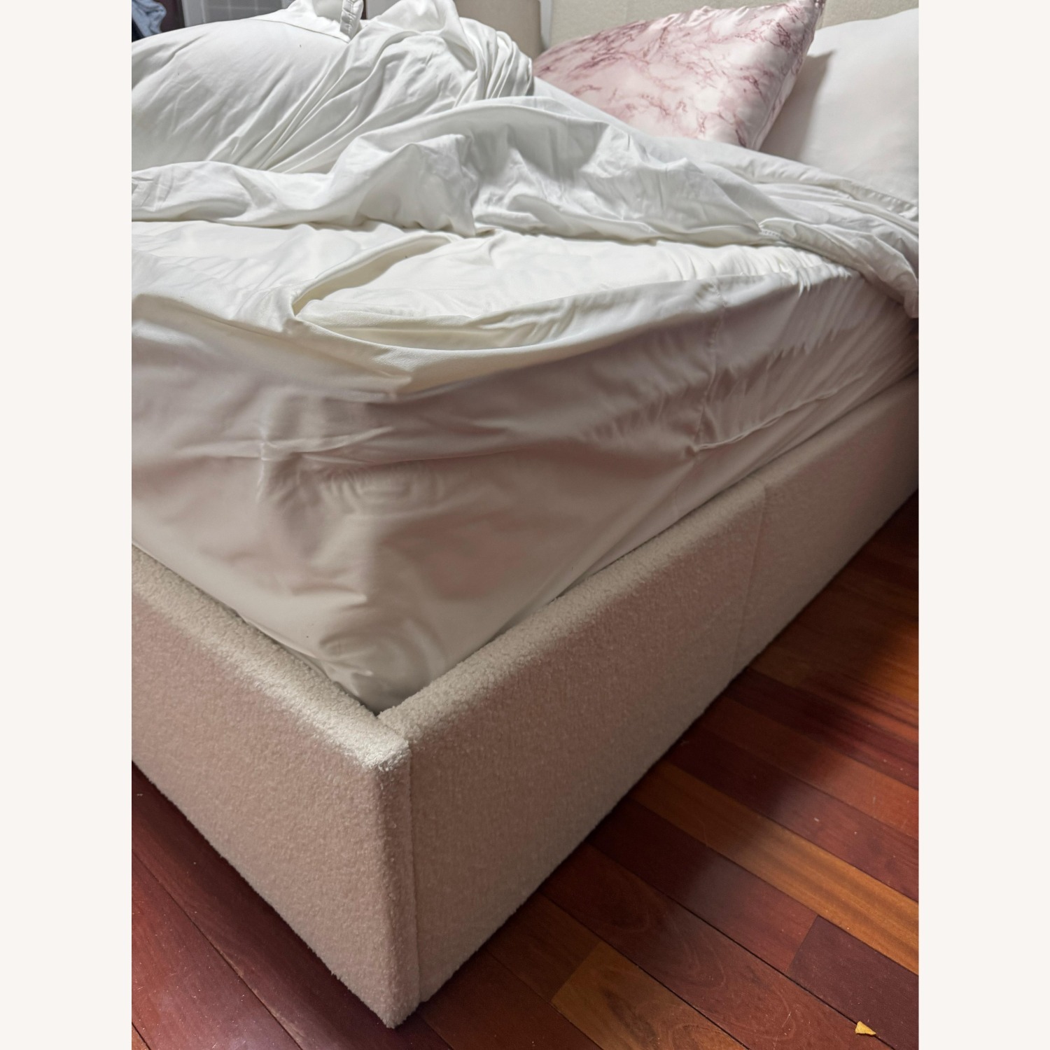 Juanetta Boucle Lift-Up Storage Bed - image-4