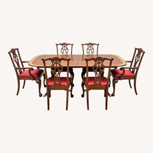 Used 6 Seats Expandable Dinner Table for sale on AptDeco