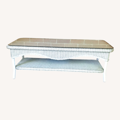 Used Lloyd Flanders White Polyurethane Patio Furniture for sale on AptDeco