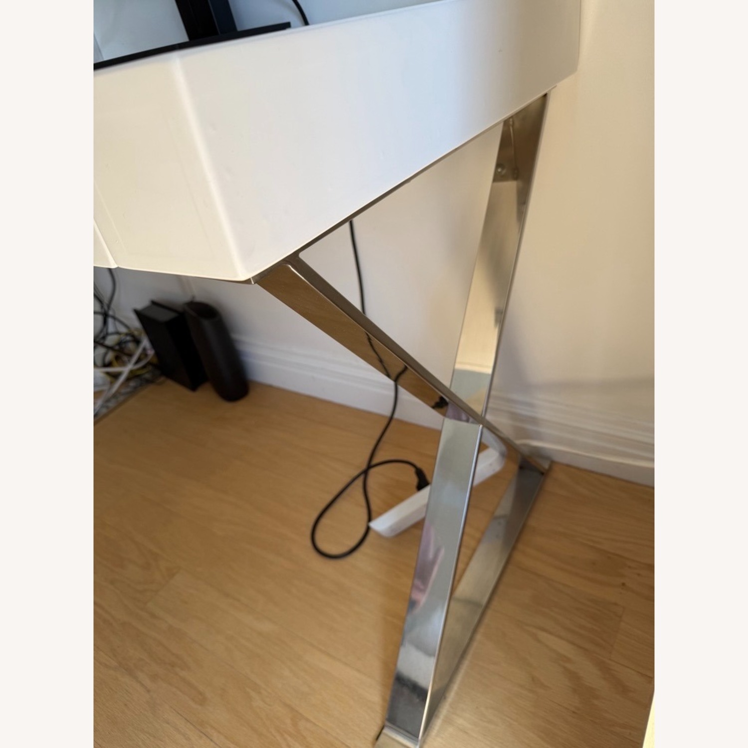 Wade Logan White Lacquer Desk - image-3