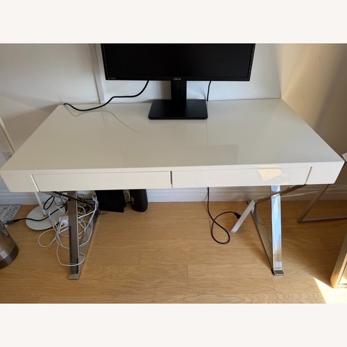 Used Wade Logan White Lacquer Desk for sale on AptDeco
