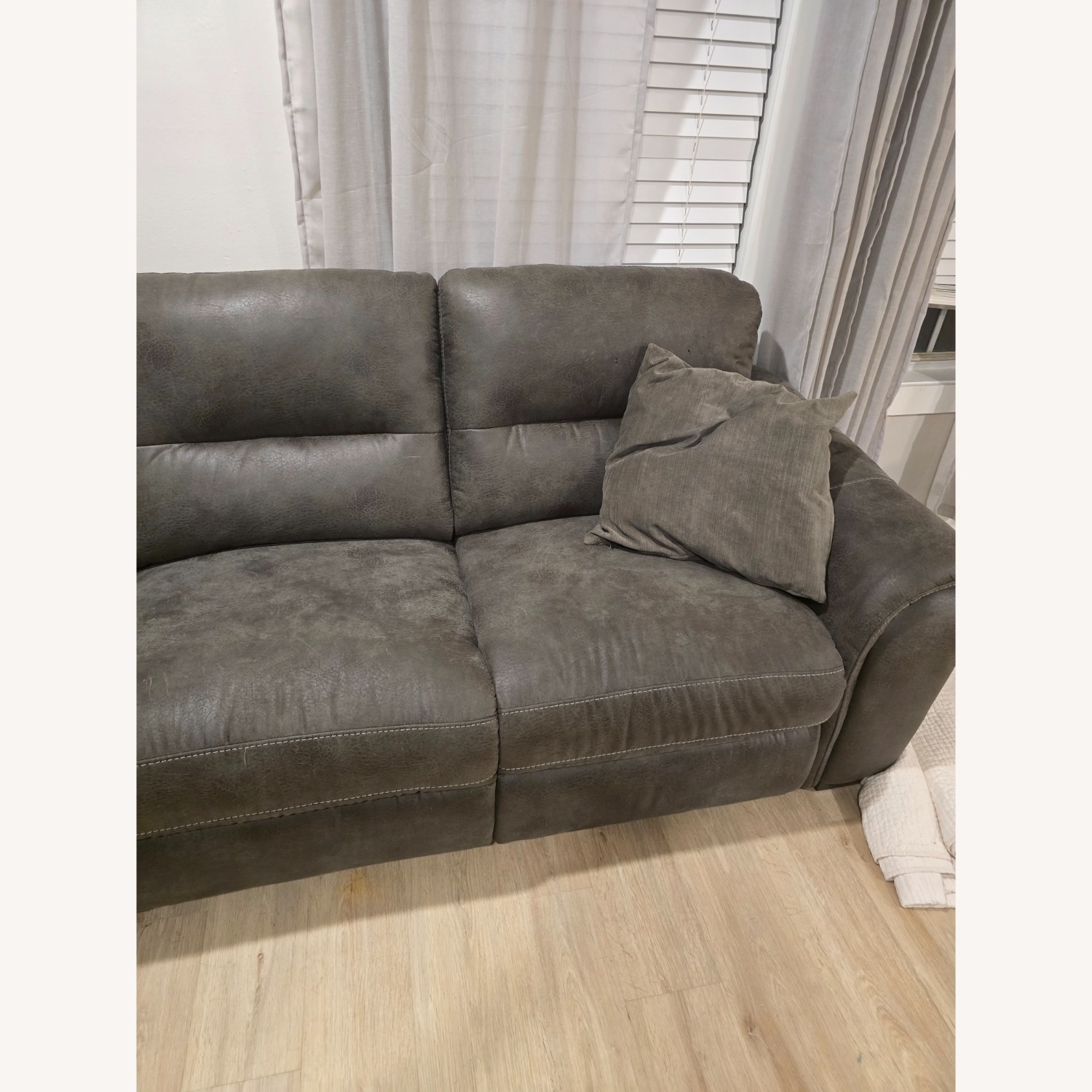 Rockland Dark Gray Microsuede 5 Piece Sectional Recliner - image-6