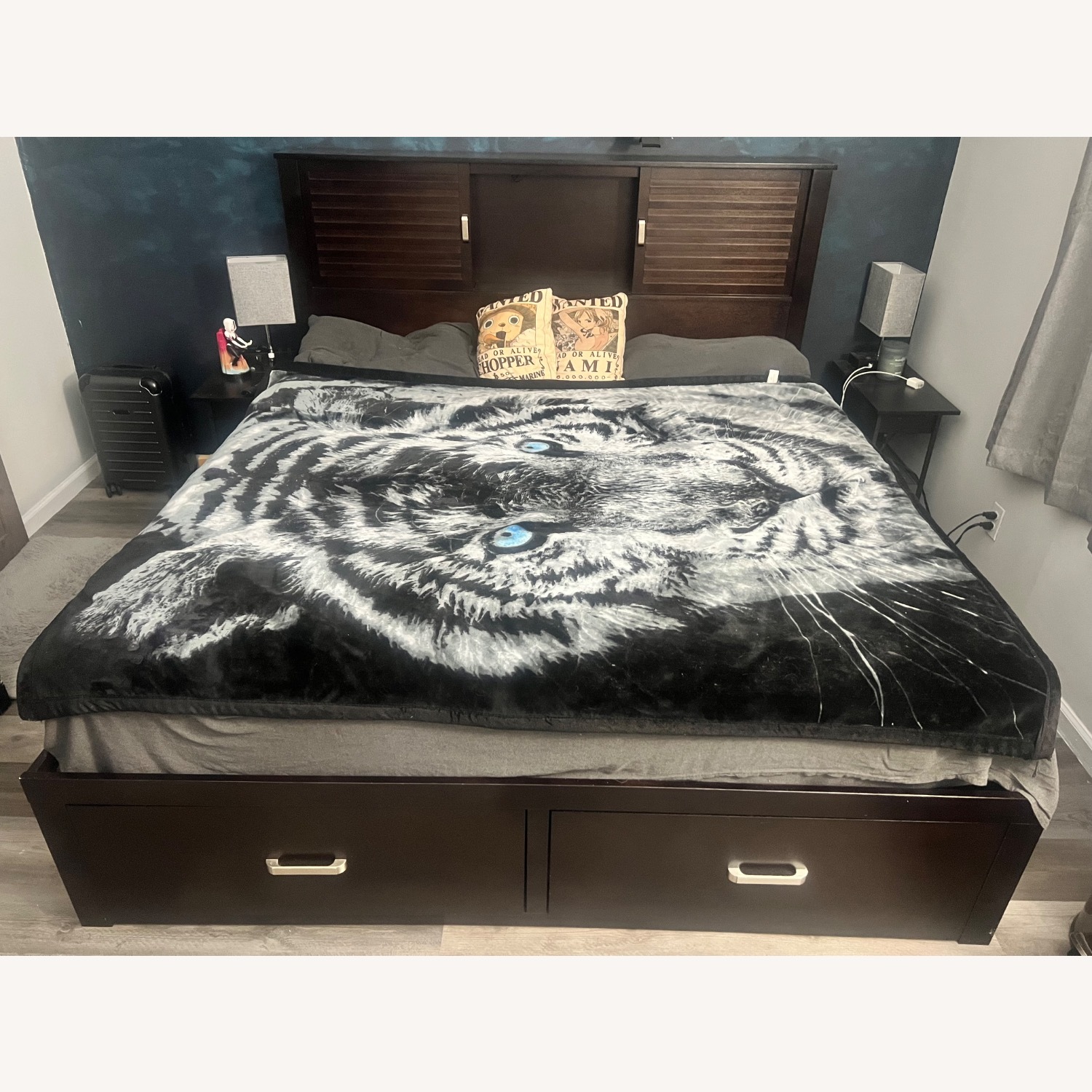 Bob’s Discount Furniture King Size Dalton Bed - image-1