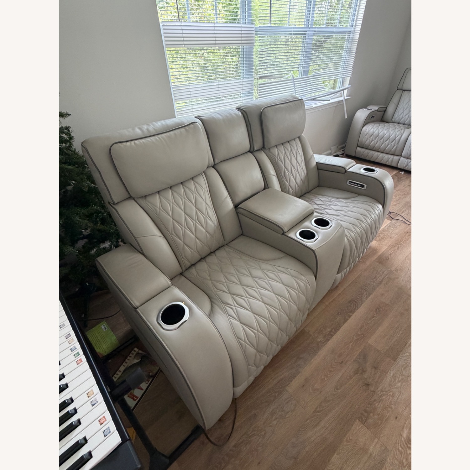 Boyington Signature Sleep Light Gray Leather Loveseat - image-3