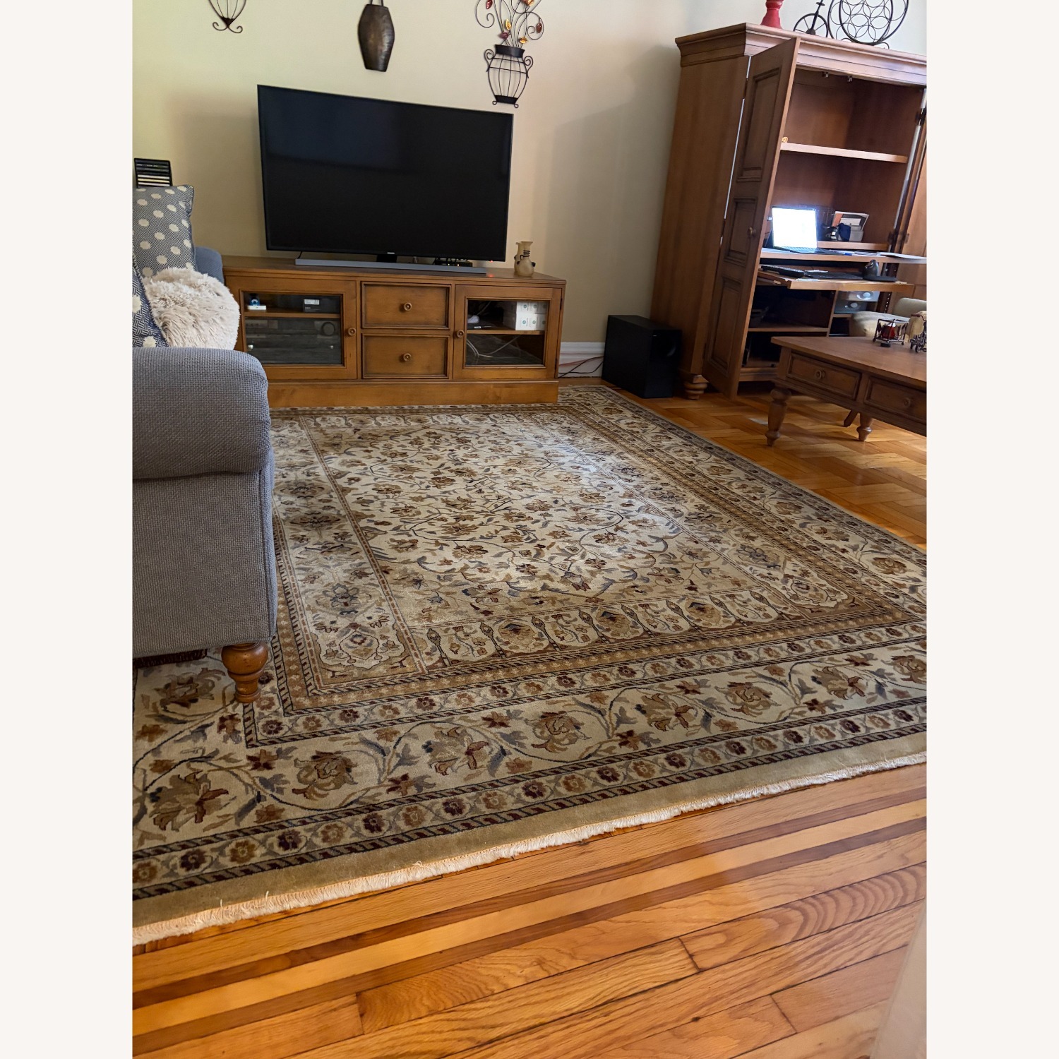 Ethan Allen Romantic Taj area carpet w/ padding - image-2