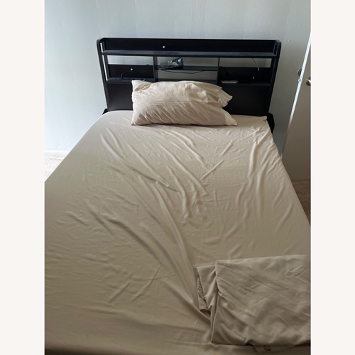 Used Vintage/Antique Black Metal Full Bed for sale on AptDeco