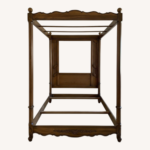 Used Vintage Thomasville Poster Canopy King Bed for sale on AptDeco