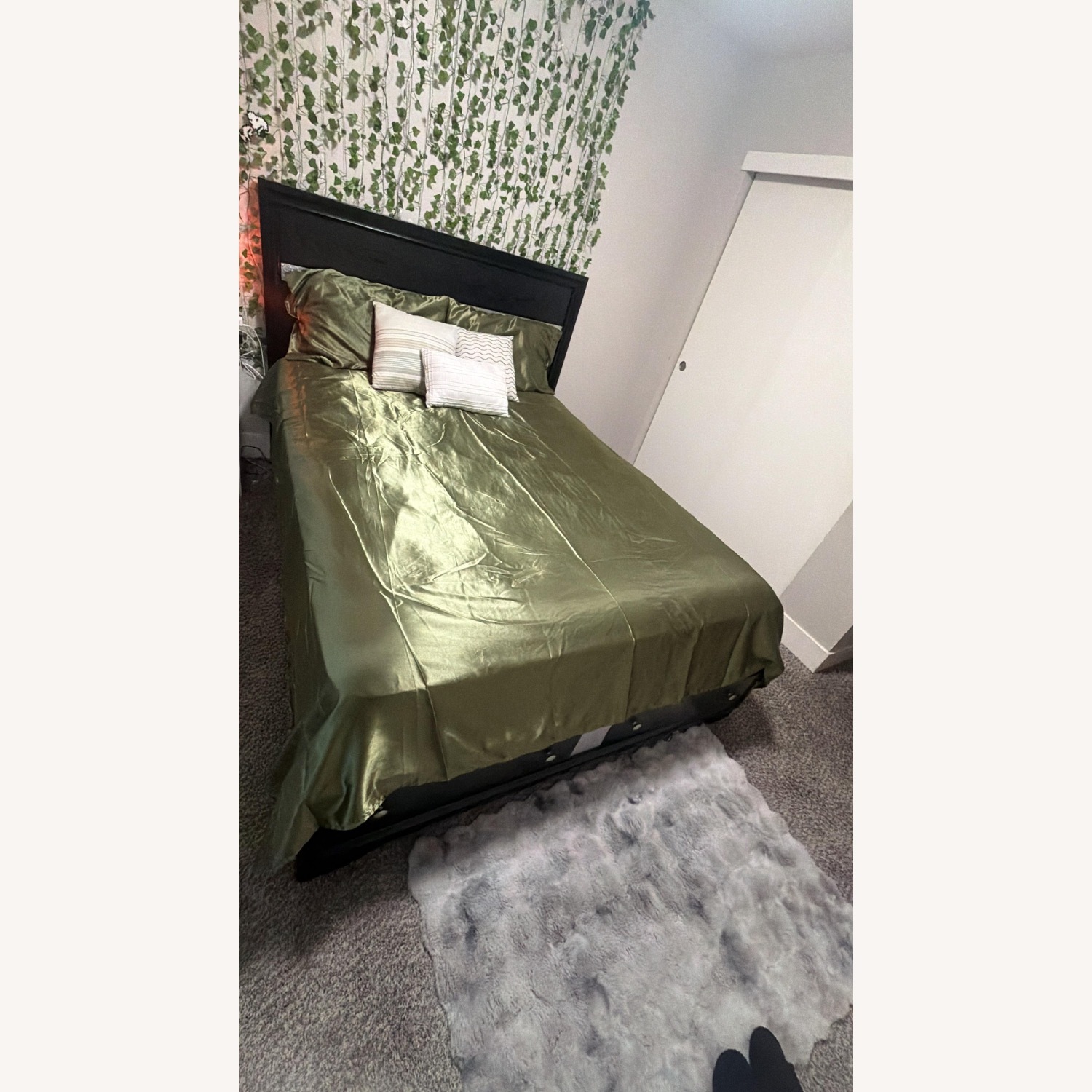 Black Wood Queen Bed - image-4