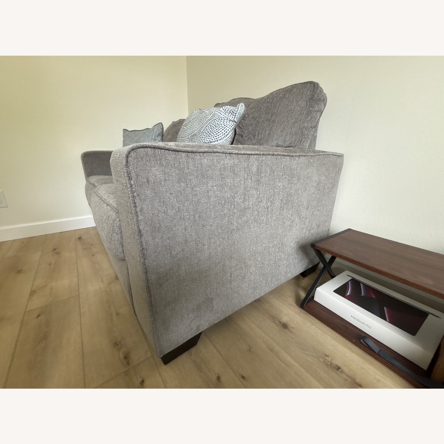 Star Furniture Gabby Loveseat - image-2