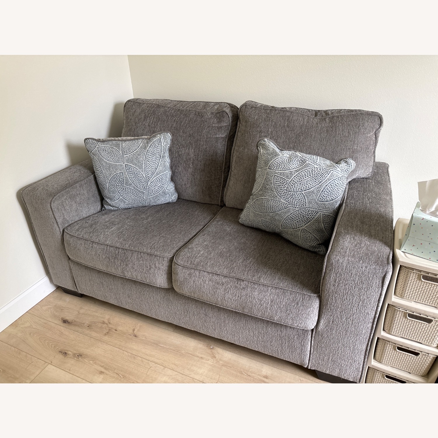 Star Furniture Gabby Loveseat - image-1