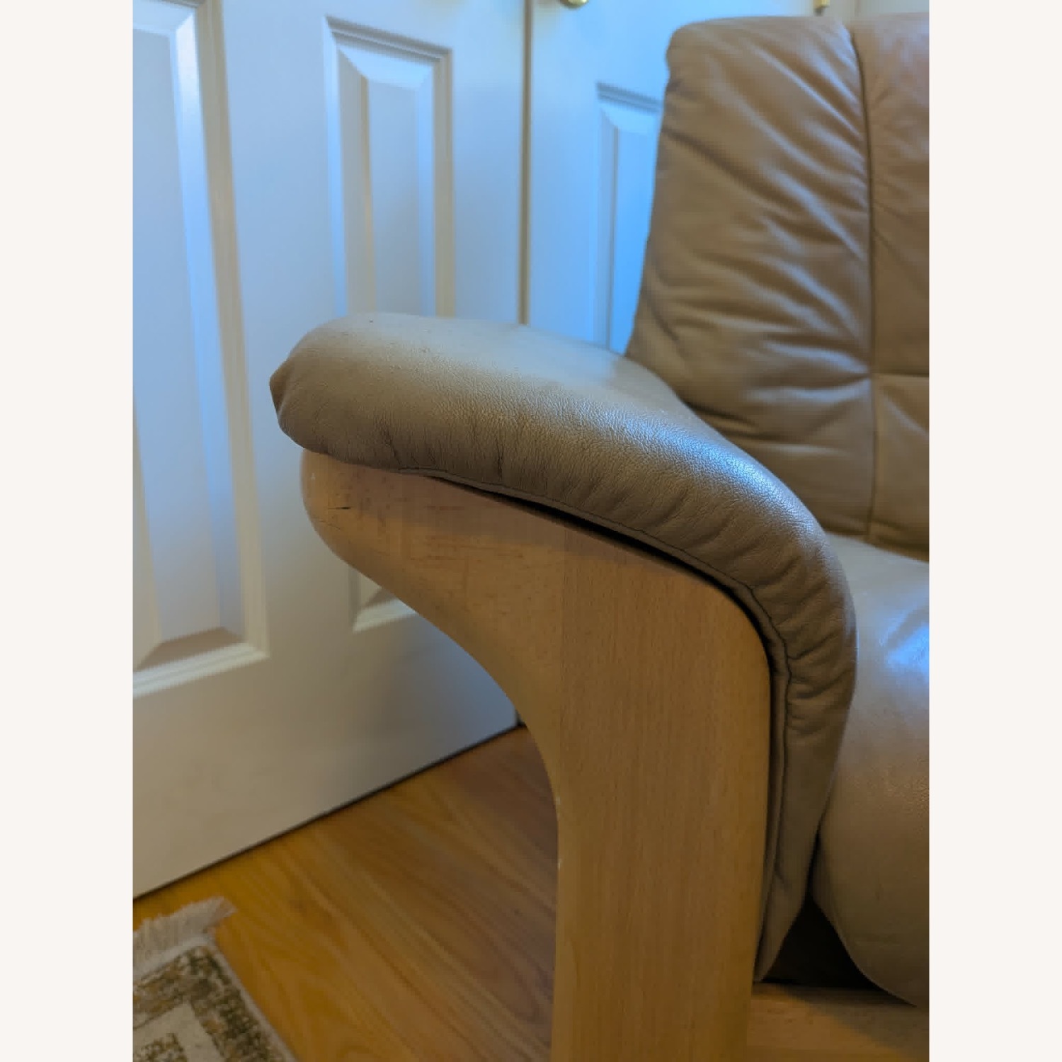Ekornes Buckingham Lowback Light Brown Leather Recliner - image-9