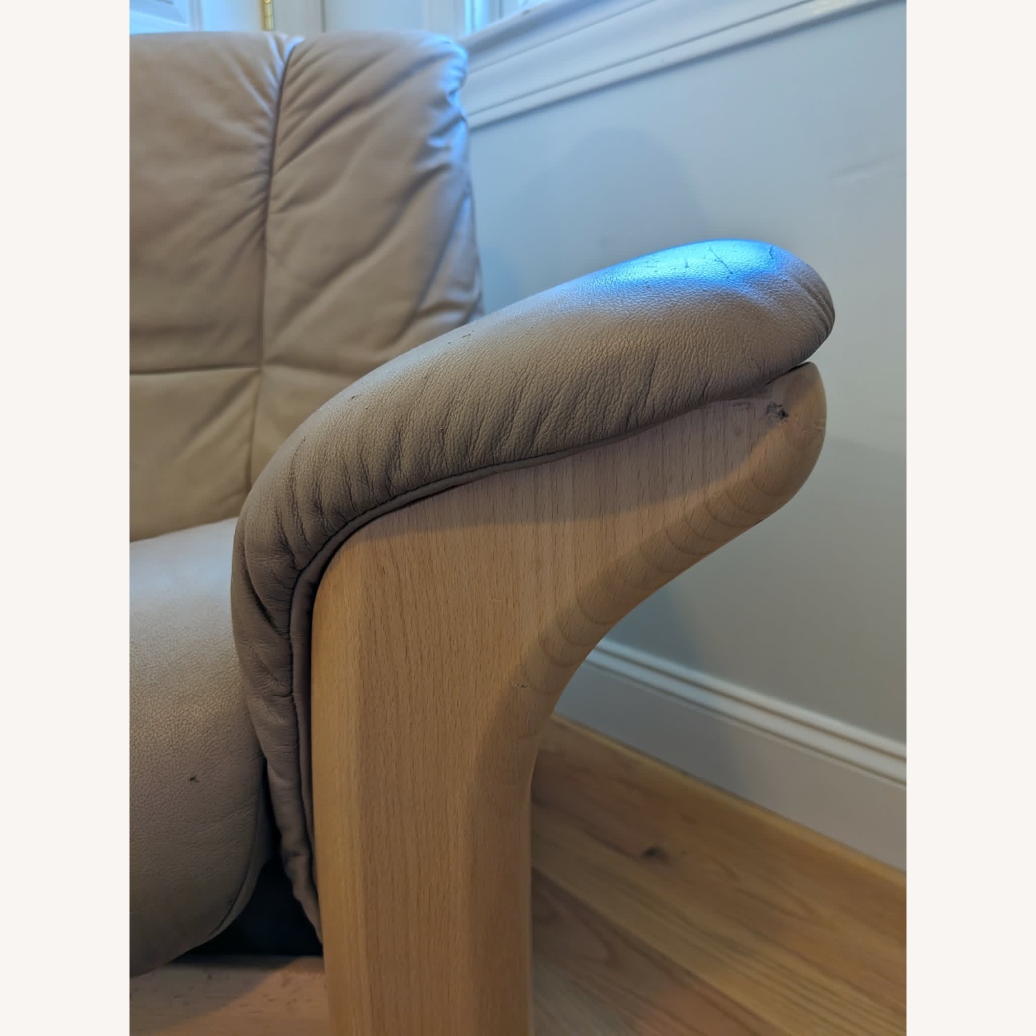 Ekornes Buckingham Lowback Light Brown Leather Recliner - image-10