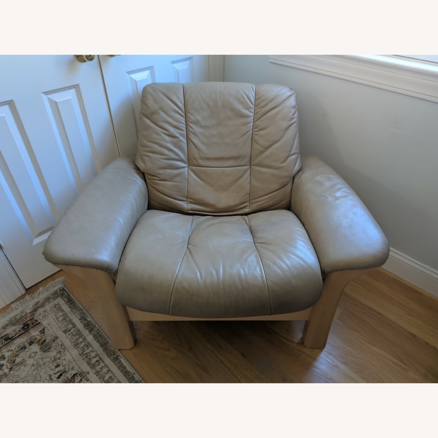 Ekornes Buckingham Lowback Light Brown Leather Recliner - image-4