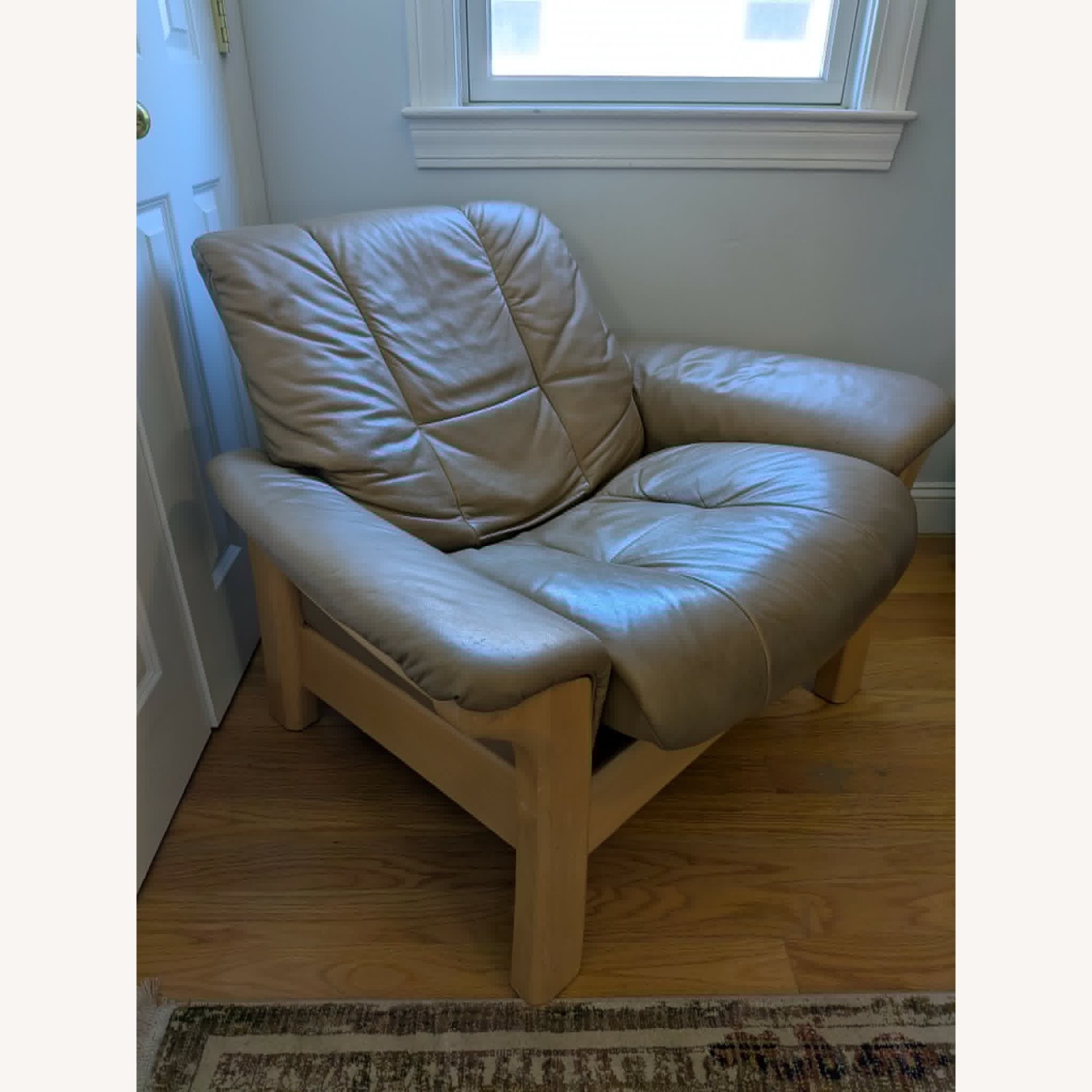 Ekornes Buckingham Lowback Light Brown Leather Recliner - image-3