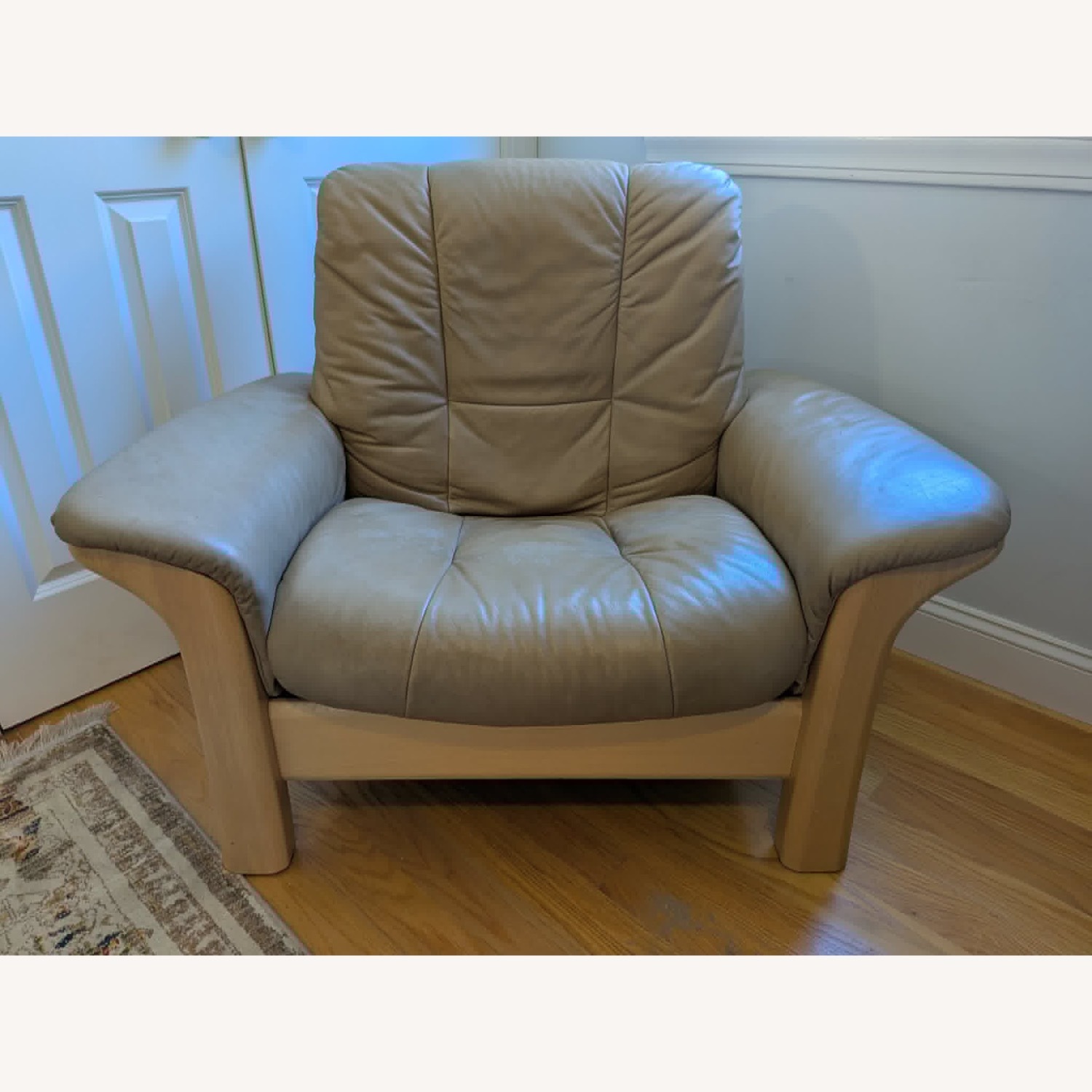 Ekornes Buckingham Lowback Light Brown Leather Recliner - image-1